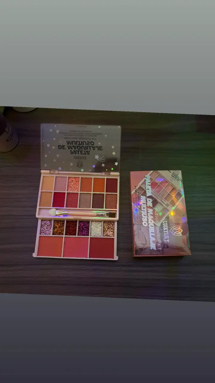 Paleta de Maquillaje Multifuncional con Brillos