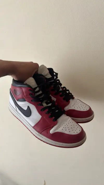 Zapatillas Nike Air Jordan 1 Retro Rojo y Blanco - miniatura 1