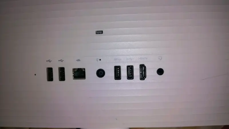 Computador All-in-One HP con teclado y mouse - 4