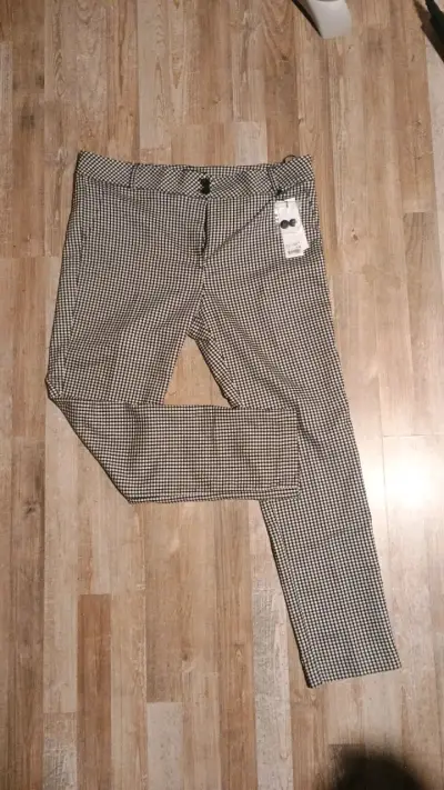 Pantalones a cuadros blanco y negro para mujer - miniatura 1