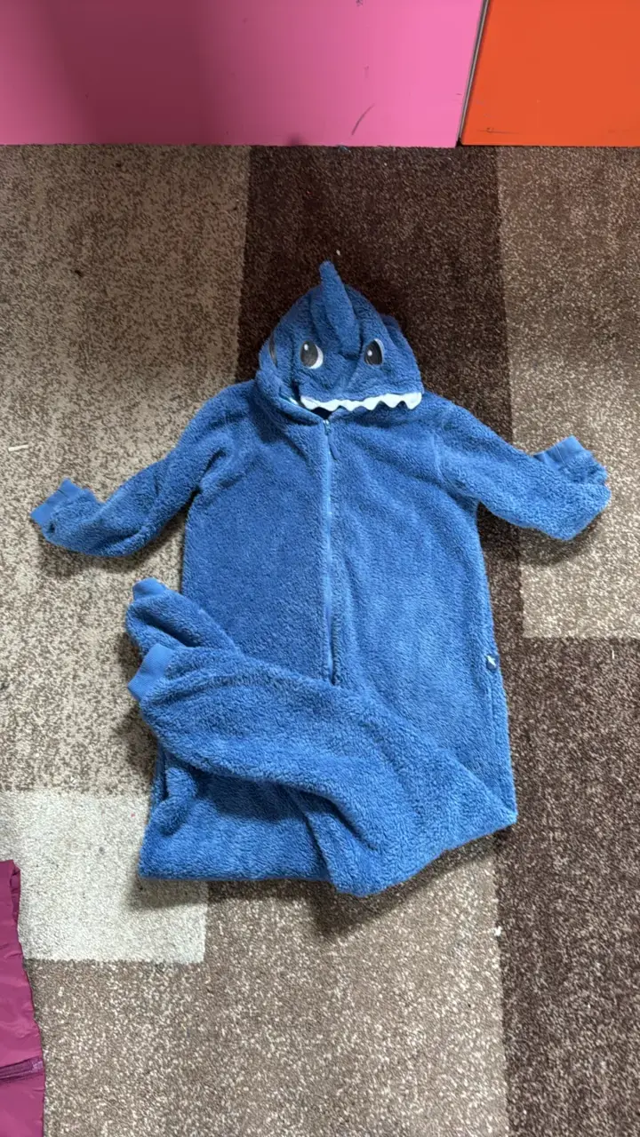 Disfraz/pijama de tiburón azul para niños