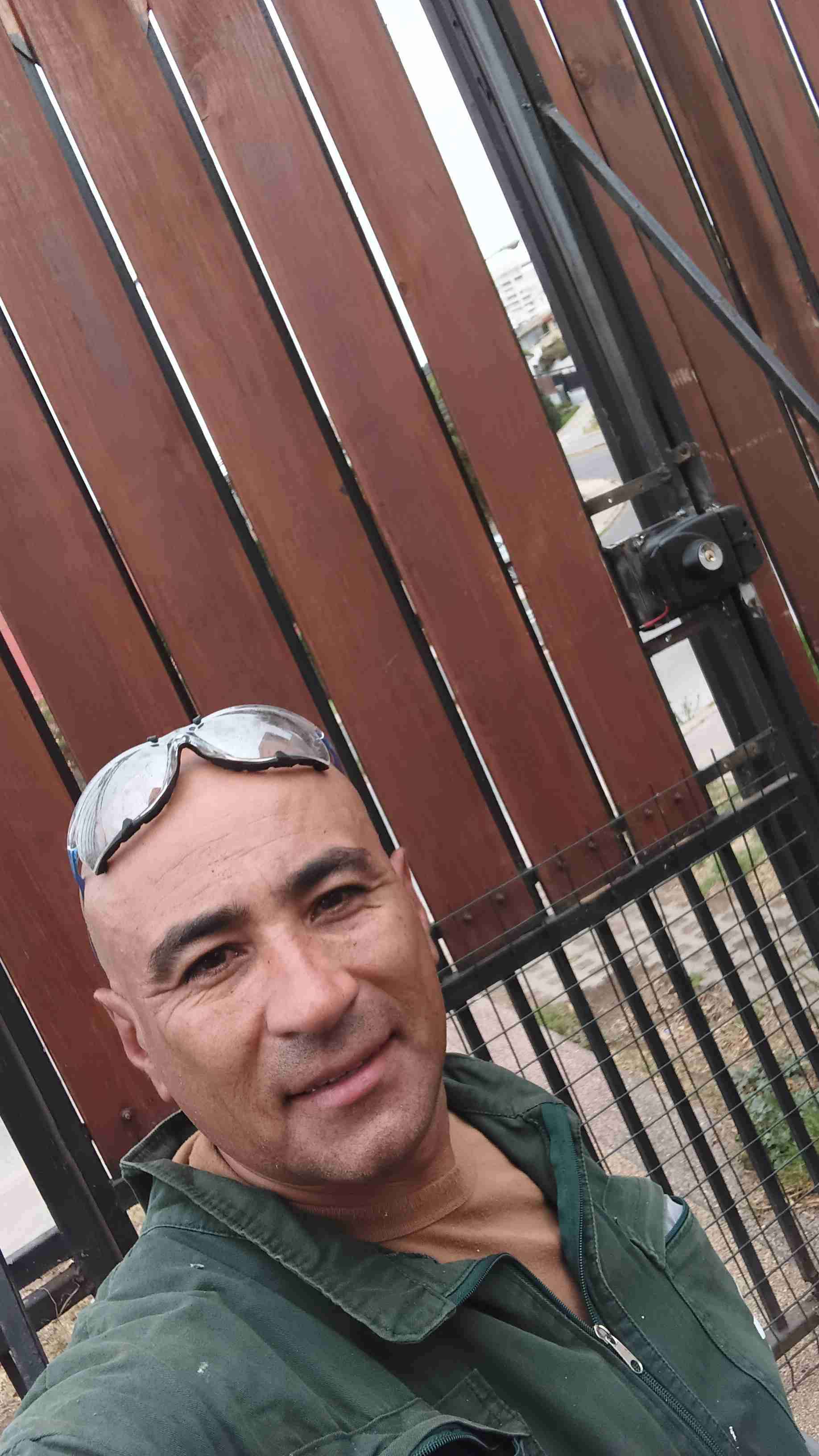 Mauricio A.