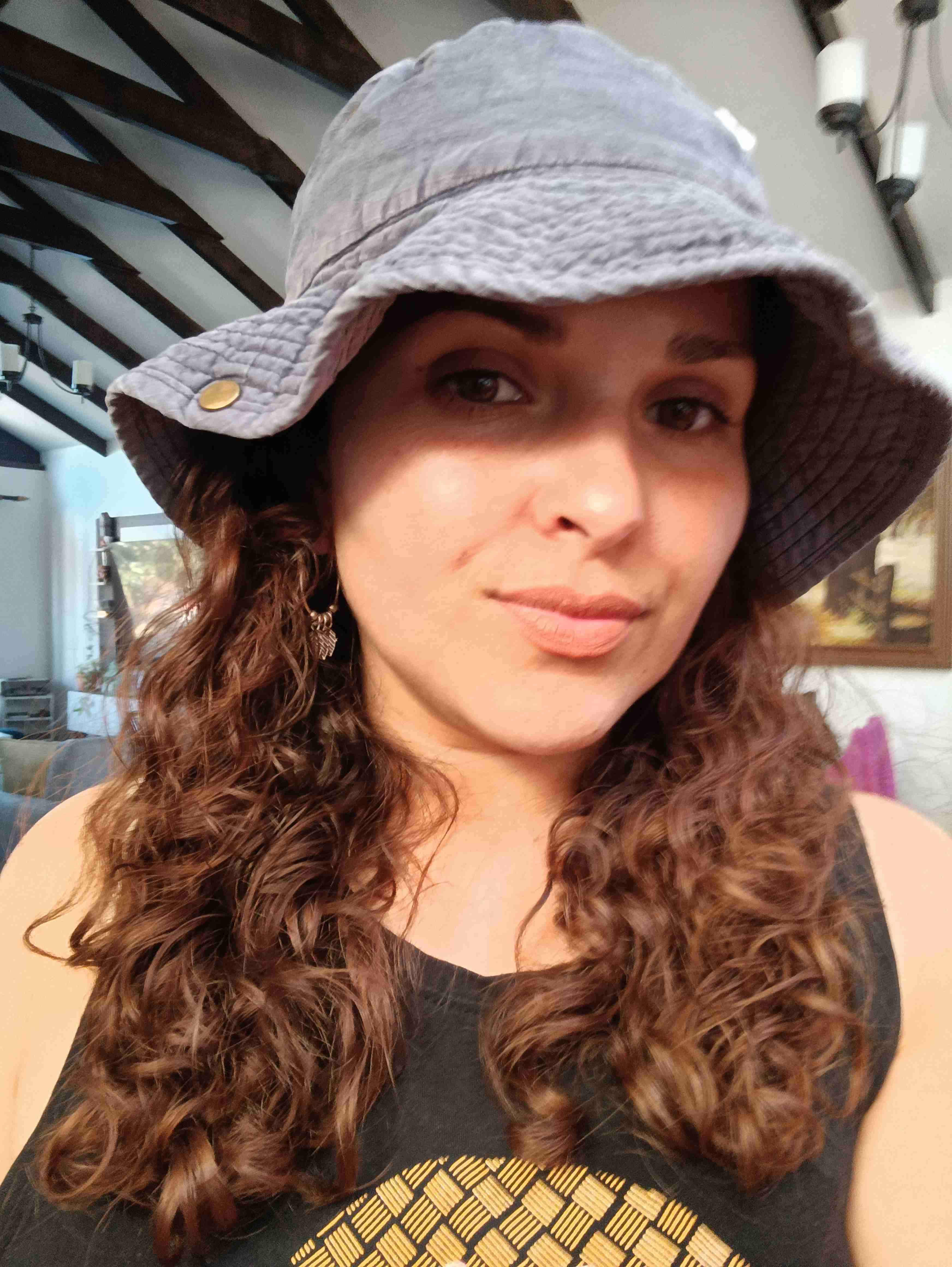 María R.