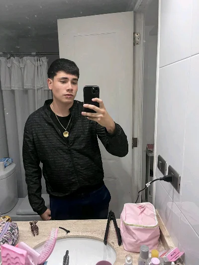 Lukas F.
