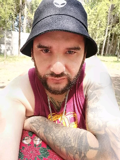 Leonardo E.