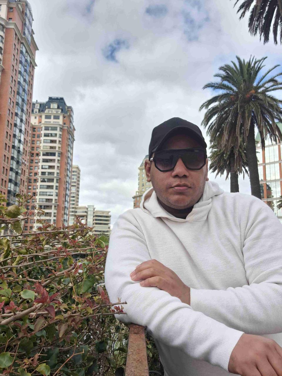 Jhonny J.