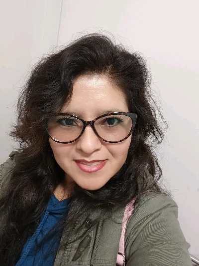 María C.