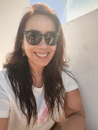 María C.