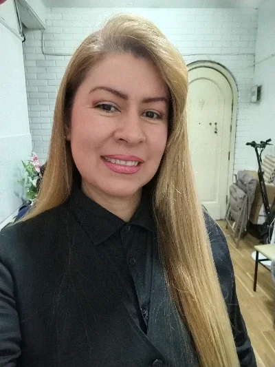 Yoli R.
