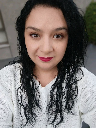 Gabriela J.