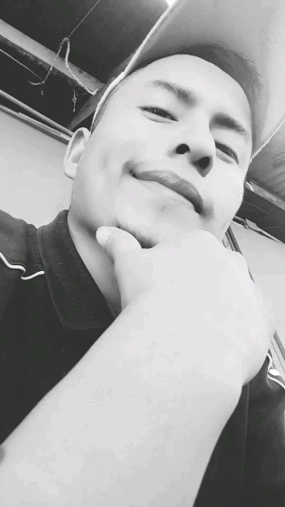 Jhonathan B.