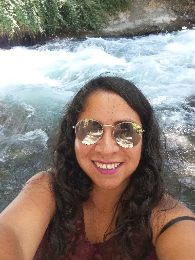 Vania C.