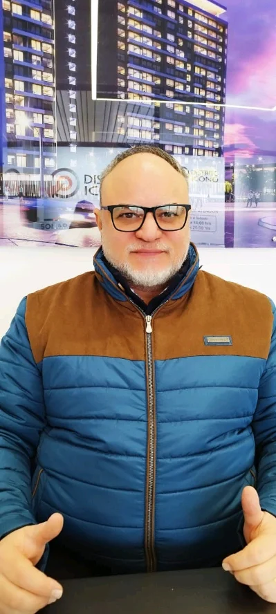 Luis R.
