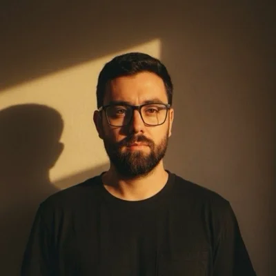 Mauricio A.