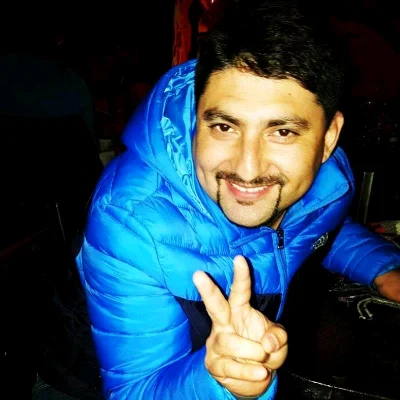 César A.