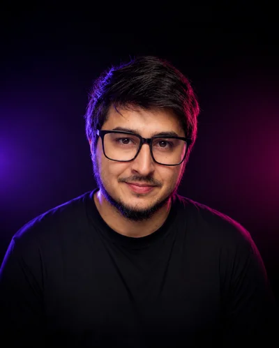 Arturo V.