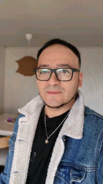 Roberto M.