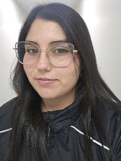 María F.