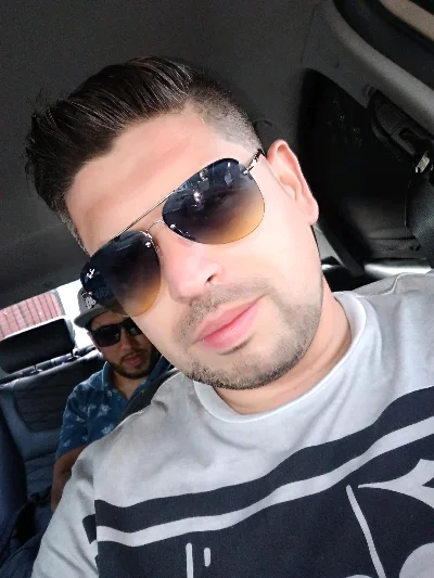 Mauricio A.