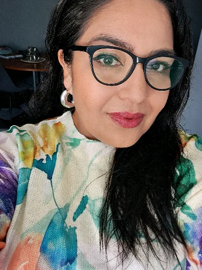 Ivonne C.