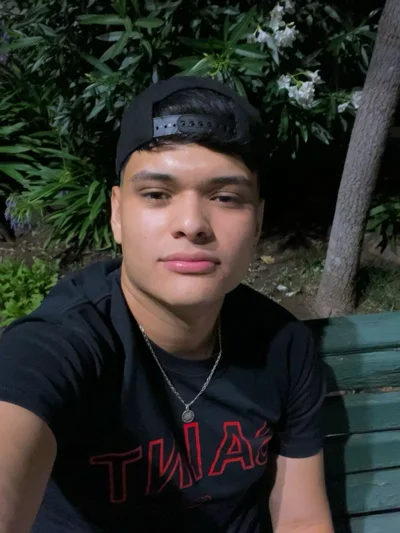 Víctor M.