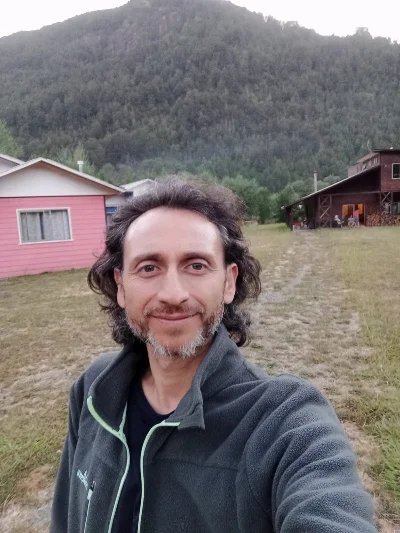 Daniel V.