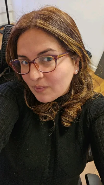 María V.