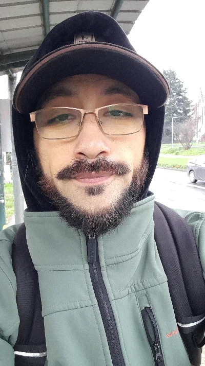 Jhonnatan B.
