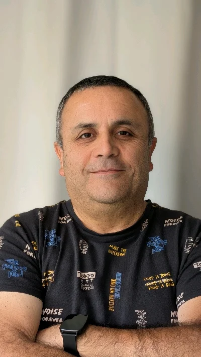 Mauricio L.