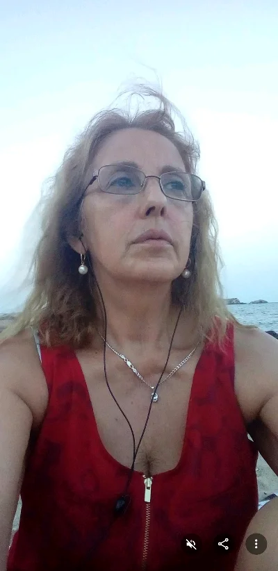 Eva J.