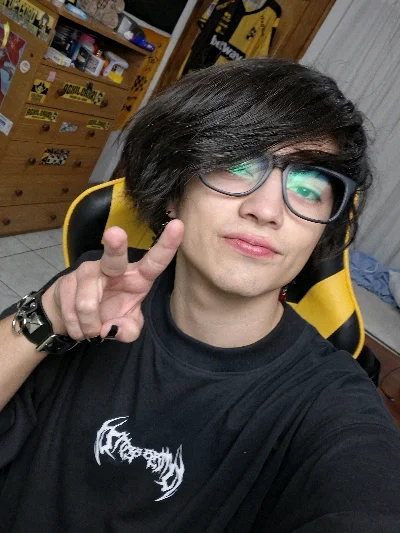 Nicolás L.