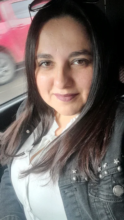 Nicol G.