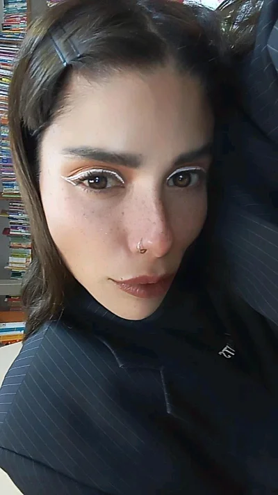 Nicolle R.